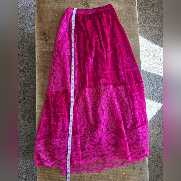 Crushed fuschia velvet and lace long vintage skirt size medium‎ - Picture 8 of 9